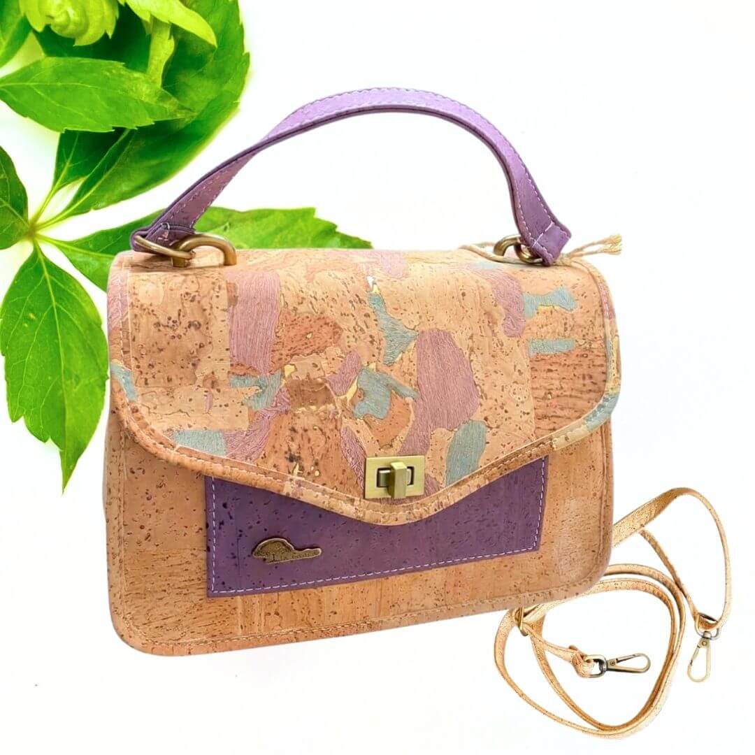 Petit sac à main en liège violet à rabat « Ava Violet » avec fermoir doré et sangle bandoulière