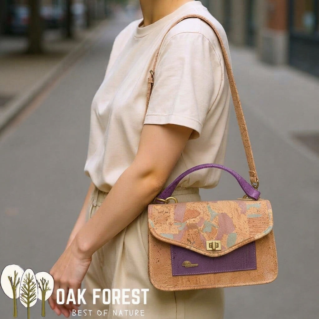 Sac à main en liège violet Ava Violet porté