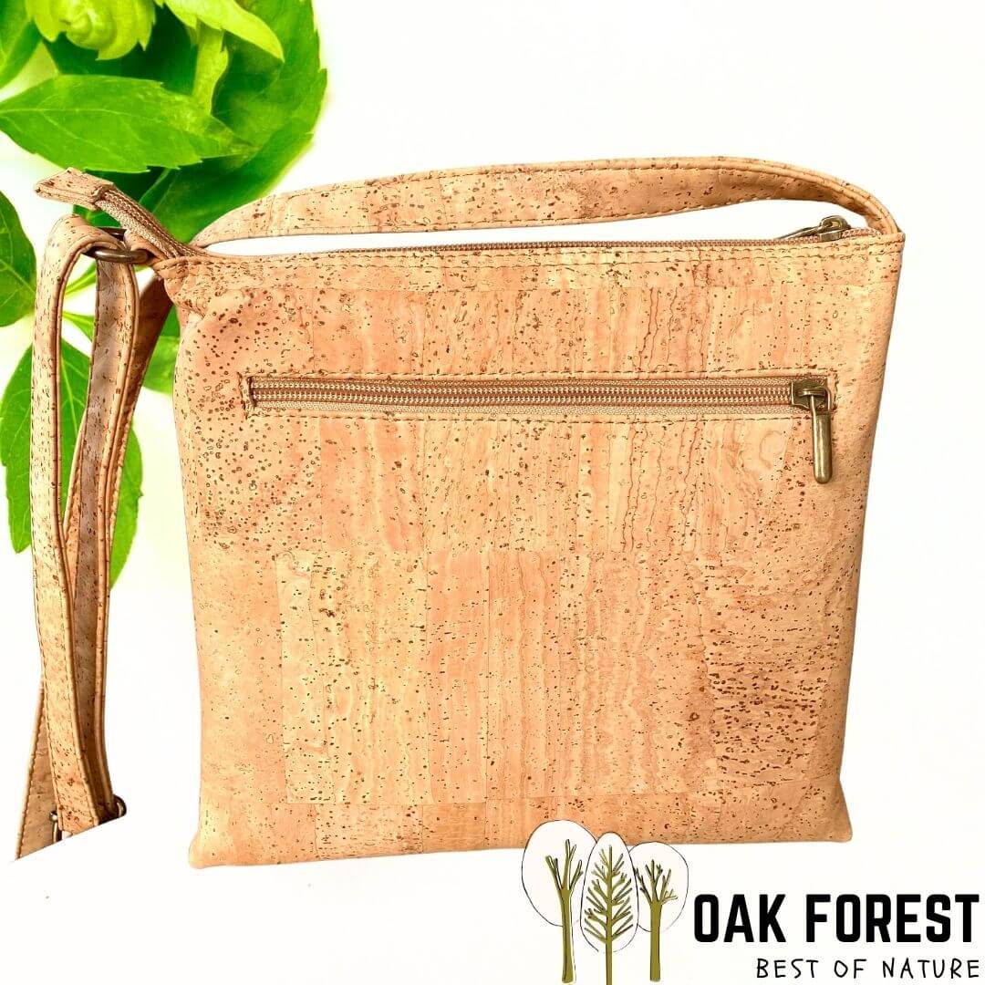 sac en liège - sac bandoulière en liège - sac femme - sac a main femme - sac vegan - sac végétal sac végétarien - sac cuir végétal - sac Portugal sac pas cher - sac tendance - sac en liège France - sac vegan femme - sac léger et pratique - sac naturel - sac artisanal - manga - sac manga - sac camel - petit sac pratique - sac fille - idée cadeau vegan