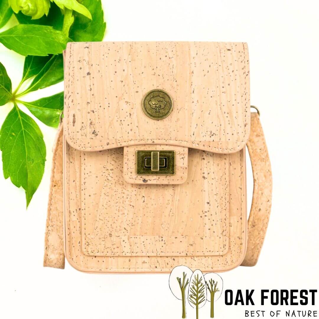 pochette vegan en liege - sac bandouliere liege - sac femme vegan - sac bandoulière en liège - sac liege portugal - pochette légère en liege - pochette cuir végétal - sac bandouliere femme vegan - petit sac léger - petit sac végétal - cuir vegan - pochette en liège