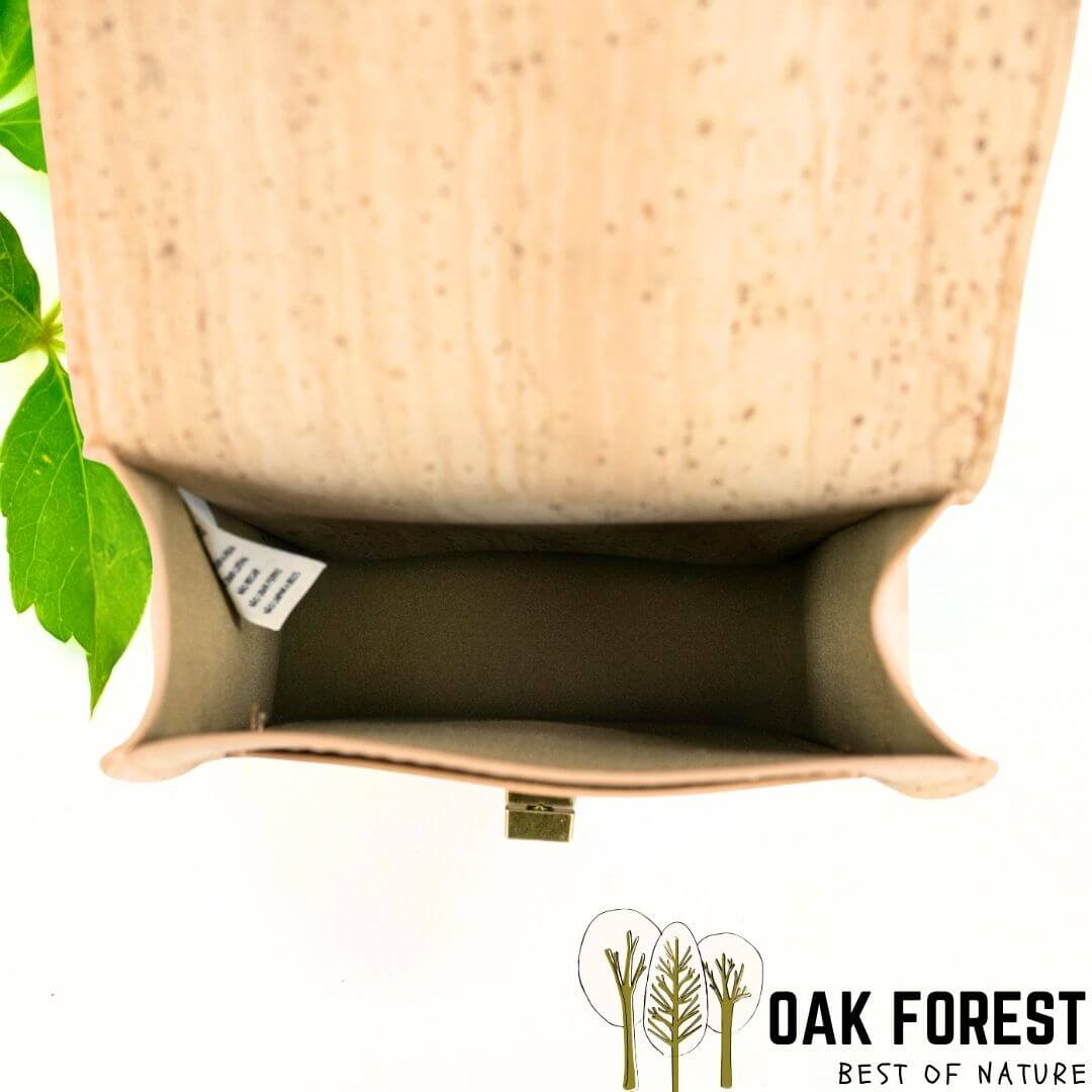 pochette vegan en liege - sac bandouliere liege - sac femme vegan - sac bandoulière en liège - sac liege portugal - pochette légère en liege - pochette cuir végétal - sac bandouliere femme vegan - petit sac léger - petit sac végétal - cuir vegan - pochette en liège