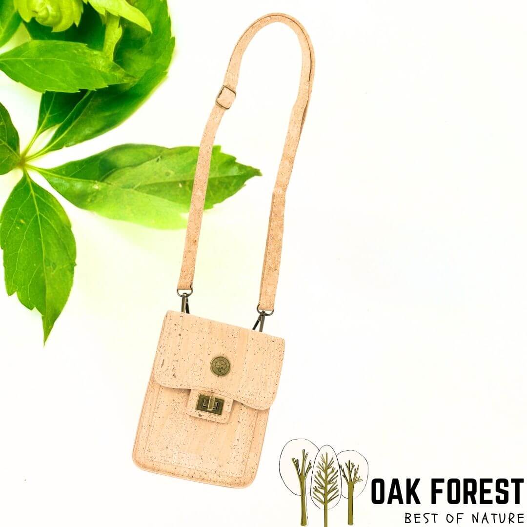 pochette vegan en liege - sac bandouliere liege - sac femme vegan - sac bandoulière en liège - sac liege portugal - pochette légère en liege - pochette cuir végétal - sac bandouliere femme vegan - petit sac léger - petit sac végétal - cuir vegan - pochette en liège