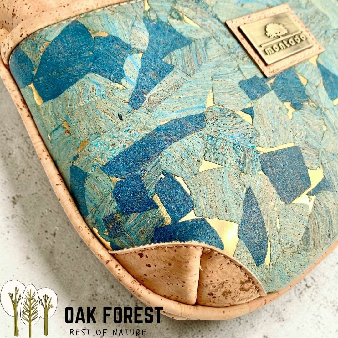 Détail du sac mosaïque bleu canard et doré en liège, sac Solène Blue