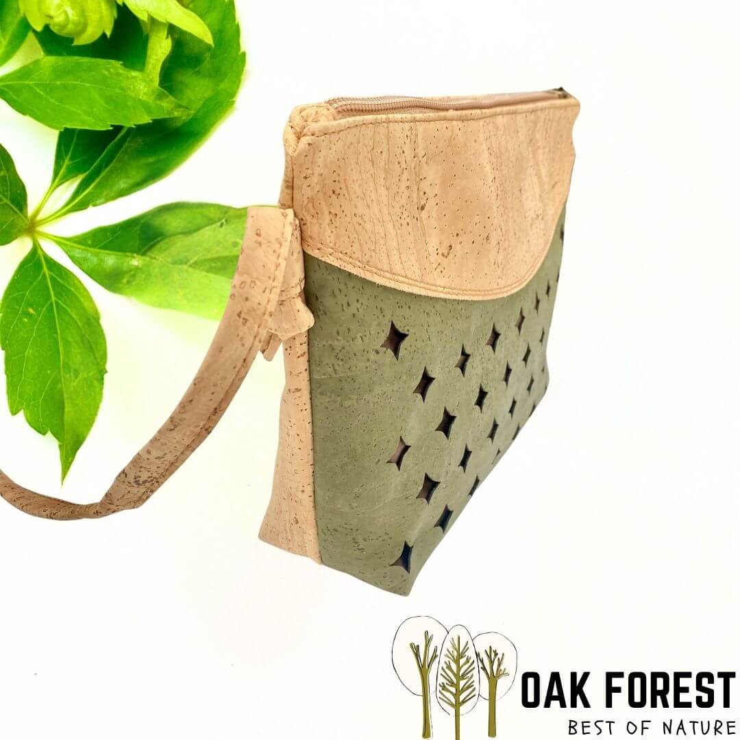 sac bandouliere vegan - sac bleu vegan -sac en liege - sac liege - sac liège - sac en liège portugal - petit sac bandouliere femme vegan - sac cuir végétal - sac cuir vegan - petit sac femme été - sac léger jeune fille - sac bleu fillette - sac à main fillette - sac rouge vegan - sac artisanal portugal - sac fait main France