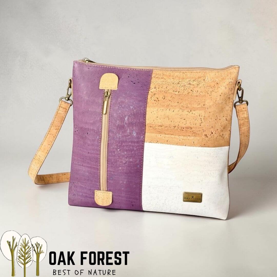 Sac bandoulière Square en liège violet lavande, naturel et blanc avec zip avant — vue de trois quarts