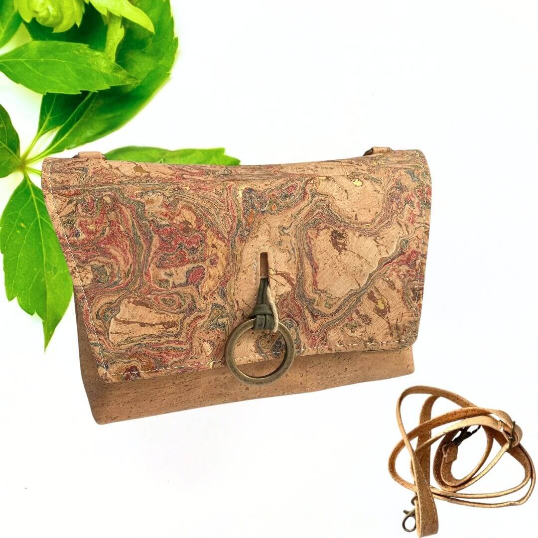 Sac Argola en liège naturel avec rabat en liège marbré multicolore et fermeture à anneau