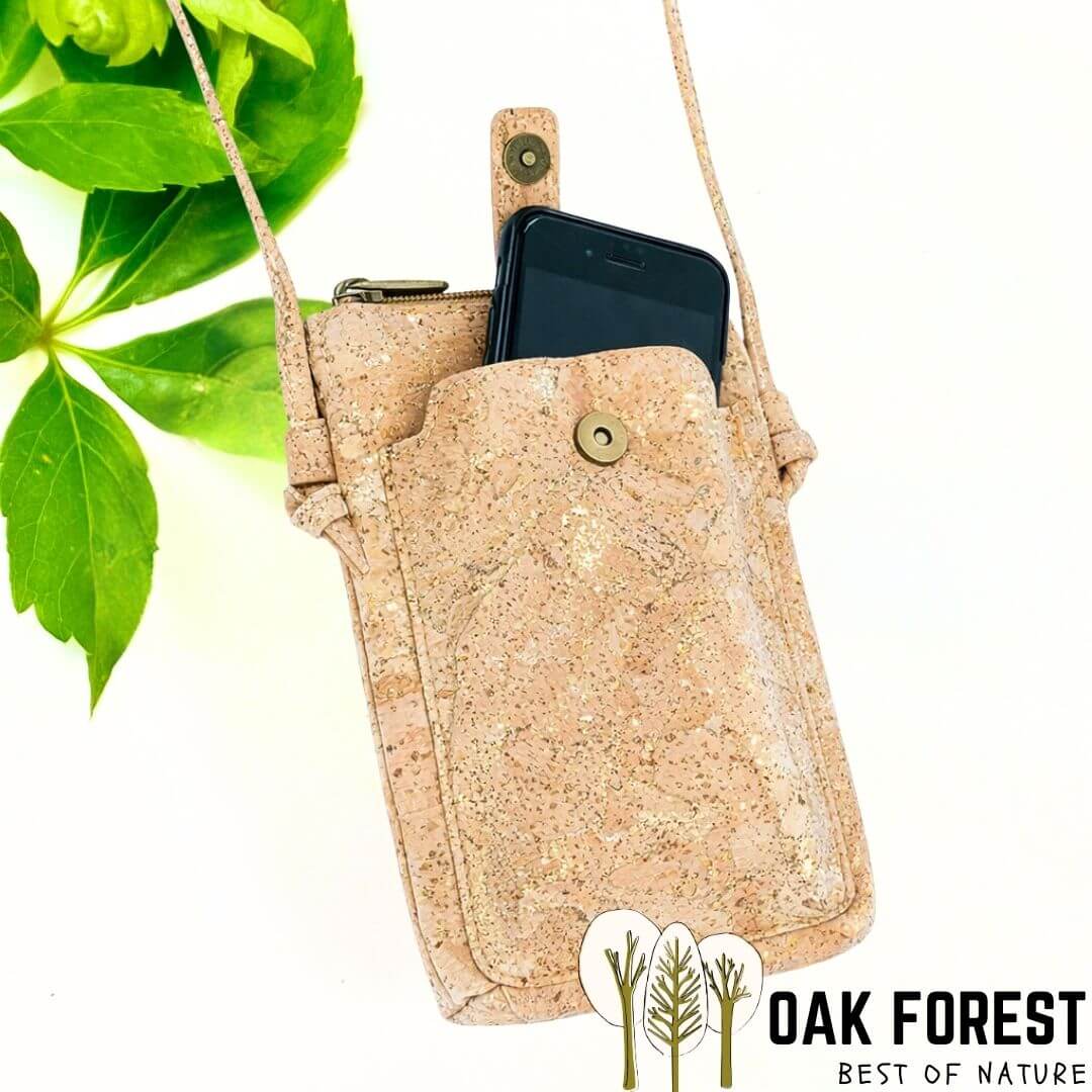 pochette vegan en liege - sac bandouliere liege - sac femme vegan - sac bandoulière en liège - sac liege portugal - pochette légère en liege - pochette cuir végétal - sac bandouliere femme vegan - petit sac léger - petit sac végétal - cuir vegan - pochette en liège