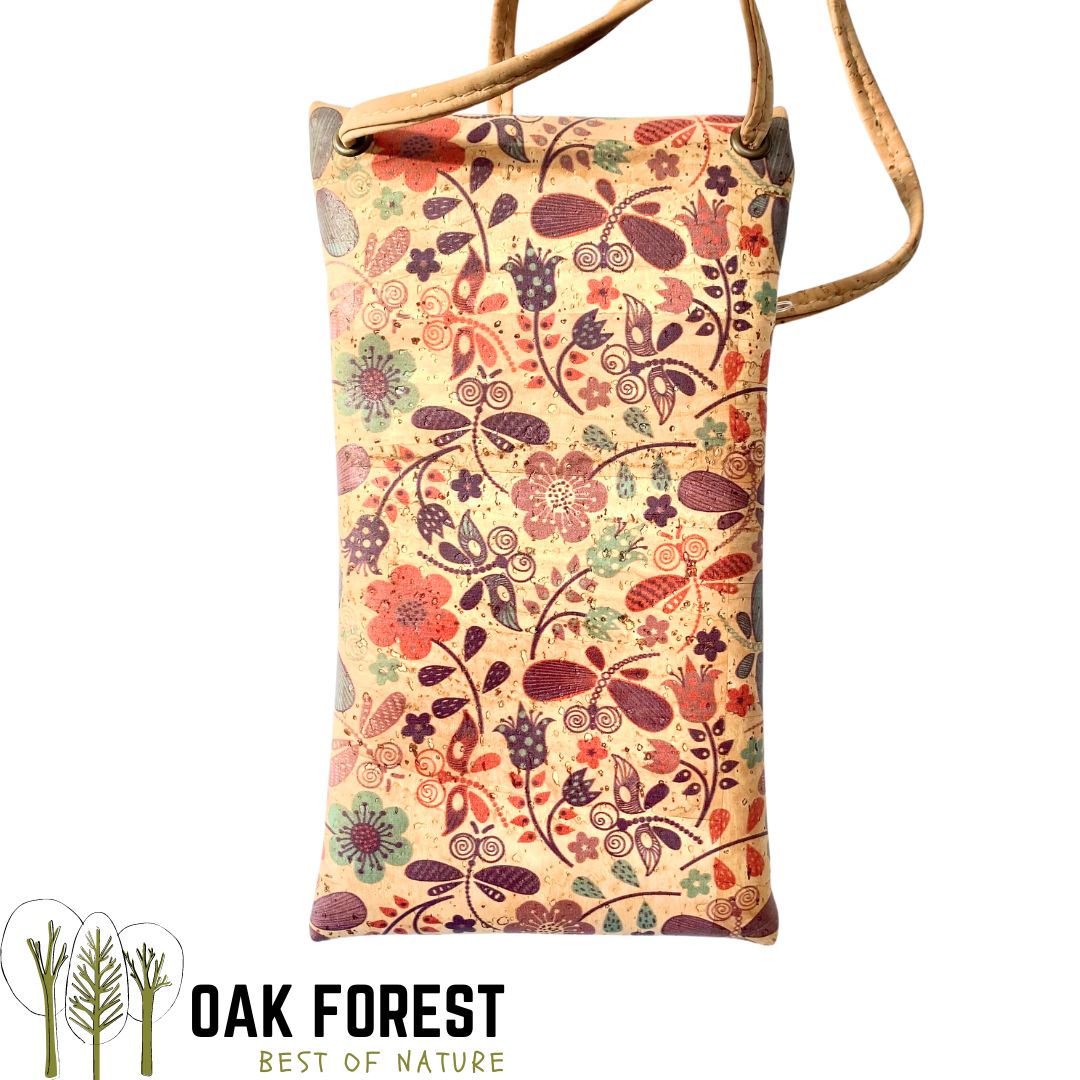 pochette vegan en liege - sac bandouliere liege - sac femme vegan - sac bandoulière en liège - sac liege portugal - pochette légère en liege - pochette cuir végétal - sac bandouliere femme vegan - petit sac léger - petit sac végétal - cuir vegan - pochette en liège - sac en liege léger - pochette fillette été - pochettes colorées été fille - sac femme vegan - sac caramel - sac camel vegan