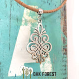 collier en liege femme - collier vegan femme en liege - collier made in Portugal  - collier fantaisie femme naturel - collier artisanal en cuir de liège - collier original femme pas cher