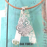 collier en liege femme - collier vegan femme en liege - collier made in Portugal  - collier fantaisie femme naturel - collier artisanal en cuir de liège - collier original femme pas cher
