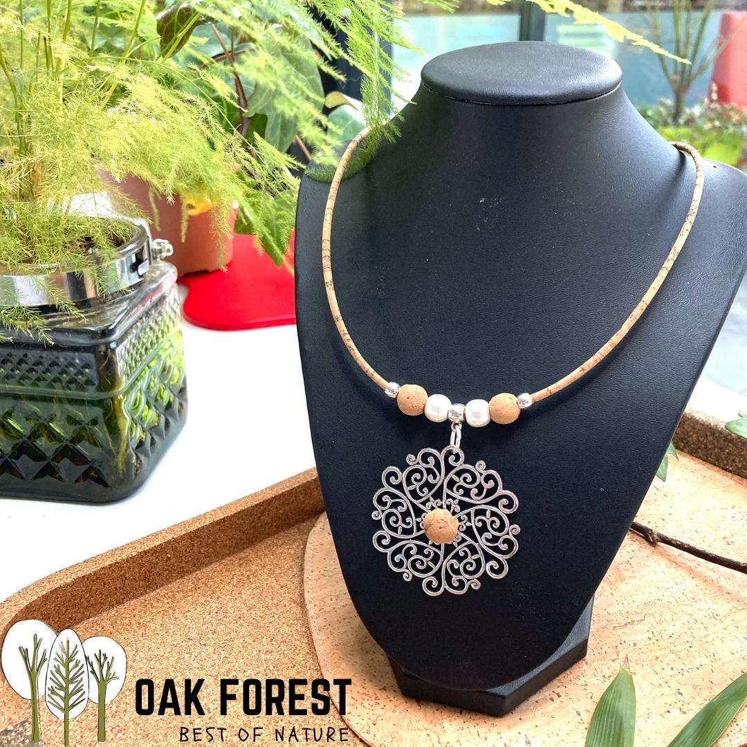 collier femme vegan en liege - collier naturel artisanal portugal - collier liege arabesque - fête des mères - idée cadeau