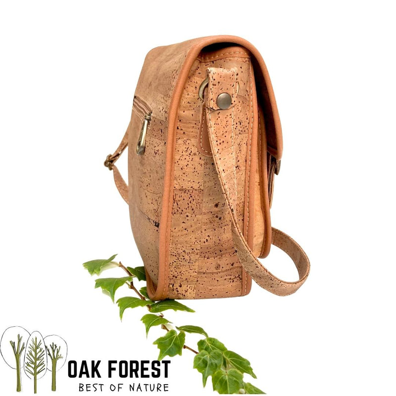 sac cartable homme vegan - sac bandouliere homme vegan liège - sac liège vegan - cartable vegan en liège Portugal - sac léger en liège - sac cuir végétal femme - cartable femme vegan - besace en liege vegan - besace homme camel - sac camel en liege vegan - sac made in France - sac homme made in France - sac Montado - sac liege Montado - Montado